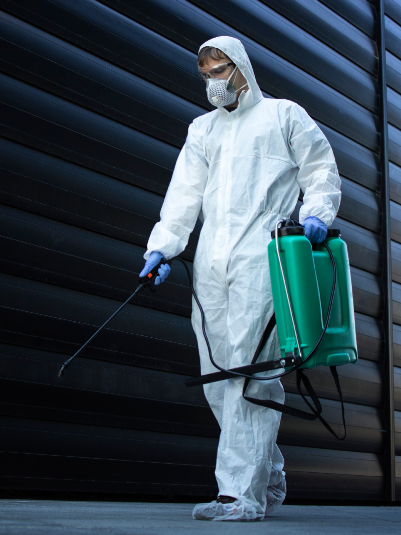 Técnico Ciperprag executando manutenção predial em Parauapebas